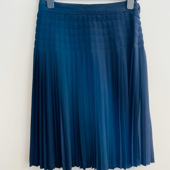 J. Crew Dresses & Skirts - J. Crew Navy Pleated Skirt